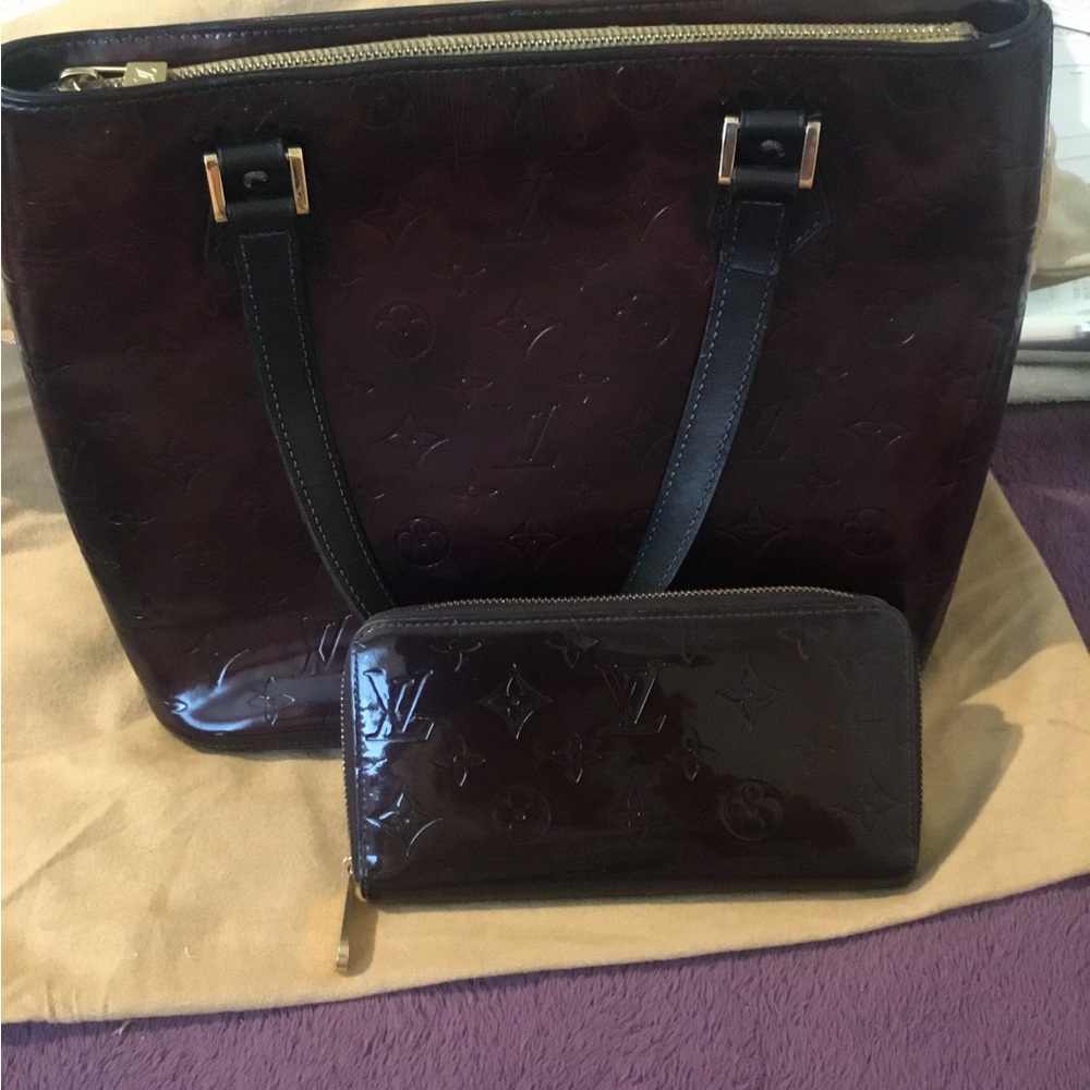 Authentic Louis Vuitton Patent Leather Bag- TH1908 & Authentic Long Wallet Set